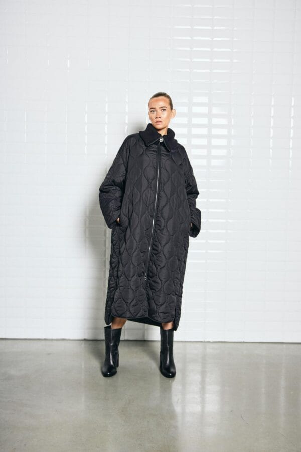 With Black 01398 Tribecca Quilted Coat